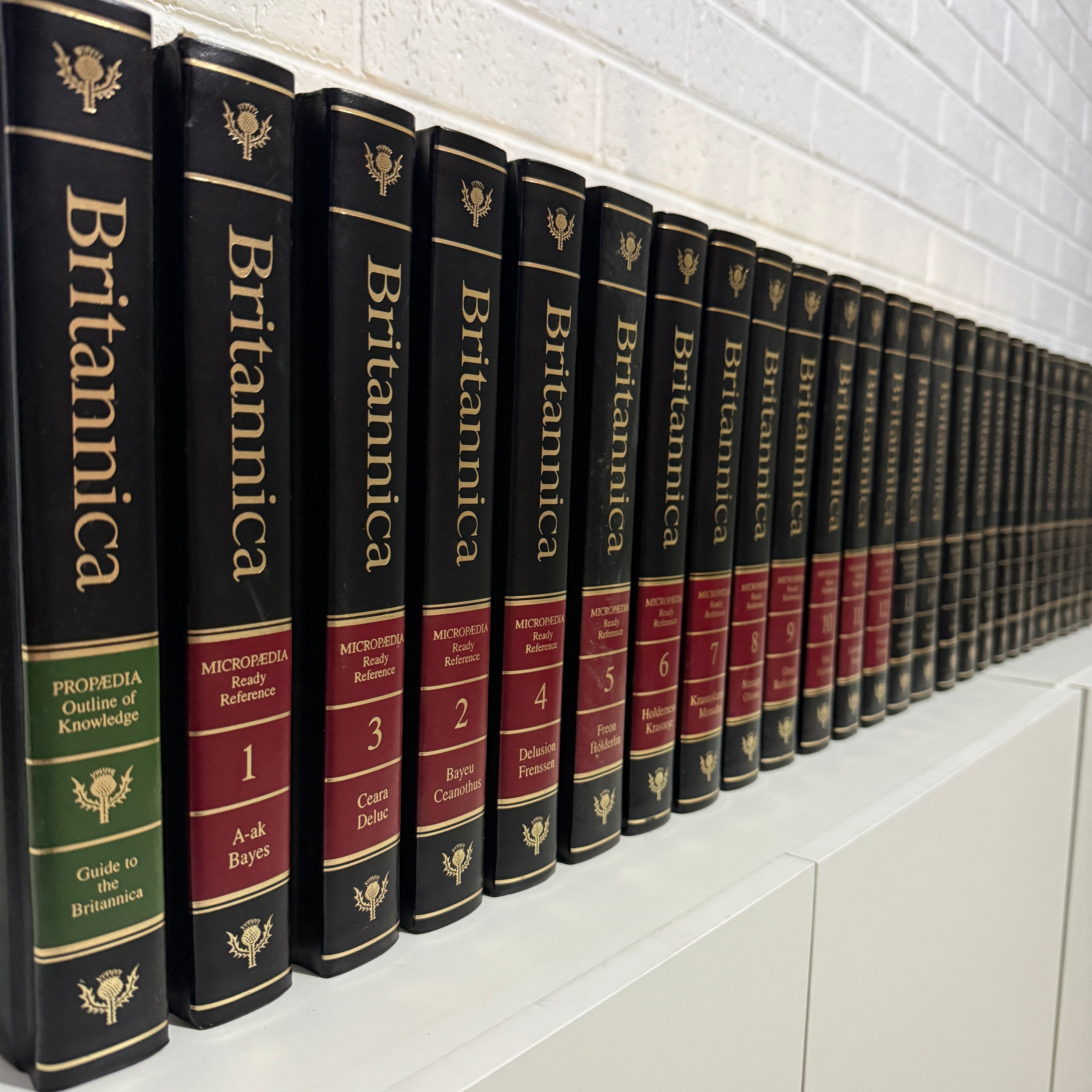 1993 Encyclopaedia Britannica Micropaedia Complete 32 Book Set, Black Edition, Gold Top