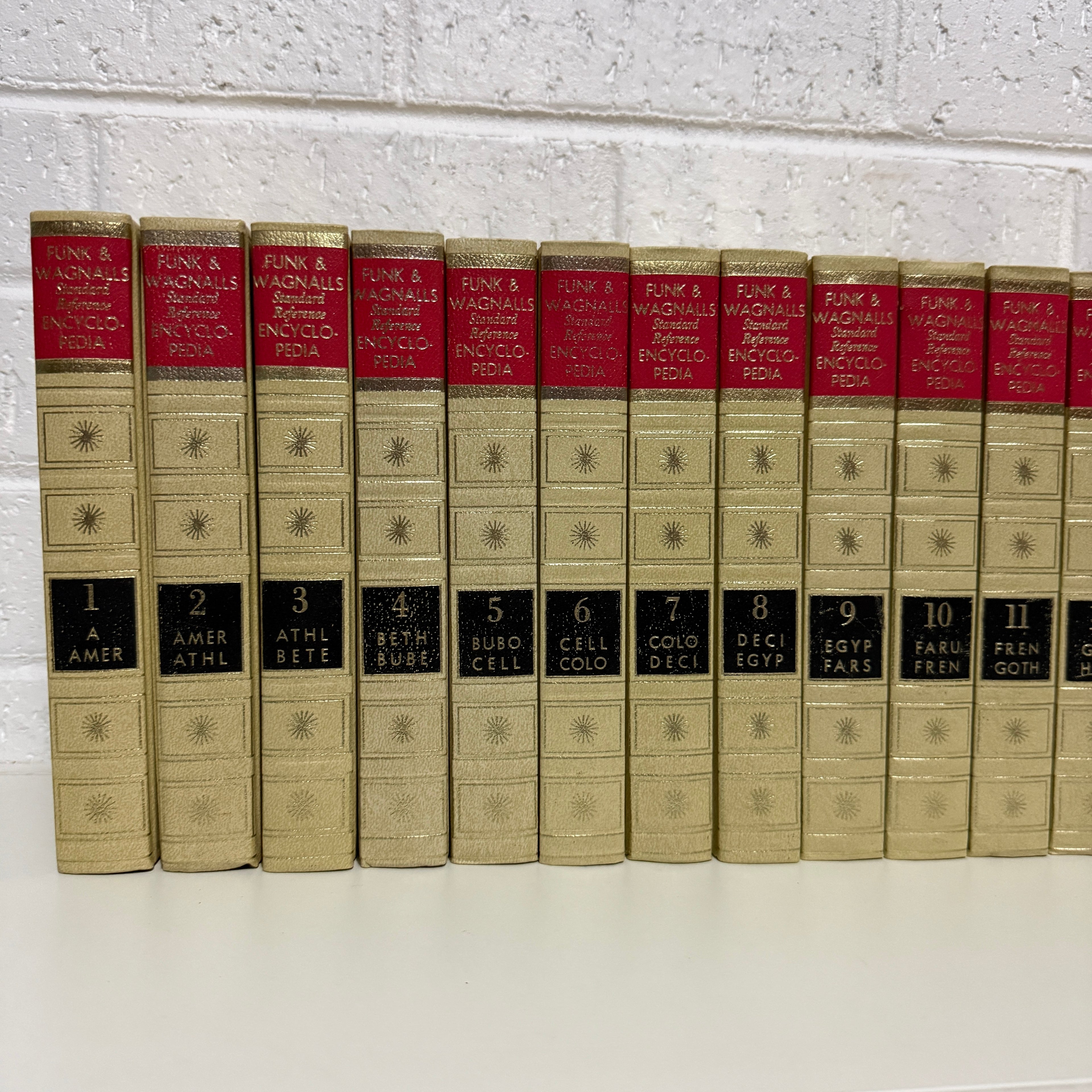1973 Funk & Wagnall Standard Reference Encyclopedia, 26 x Book Set, Gold Edition, Gold Top
