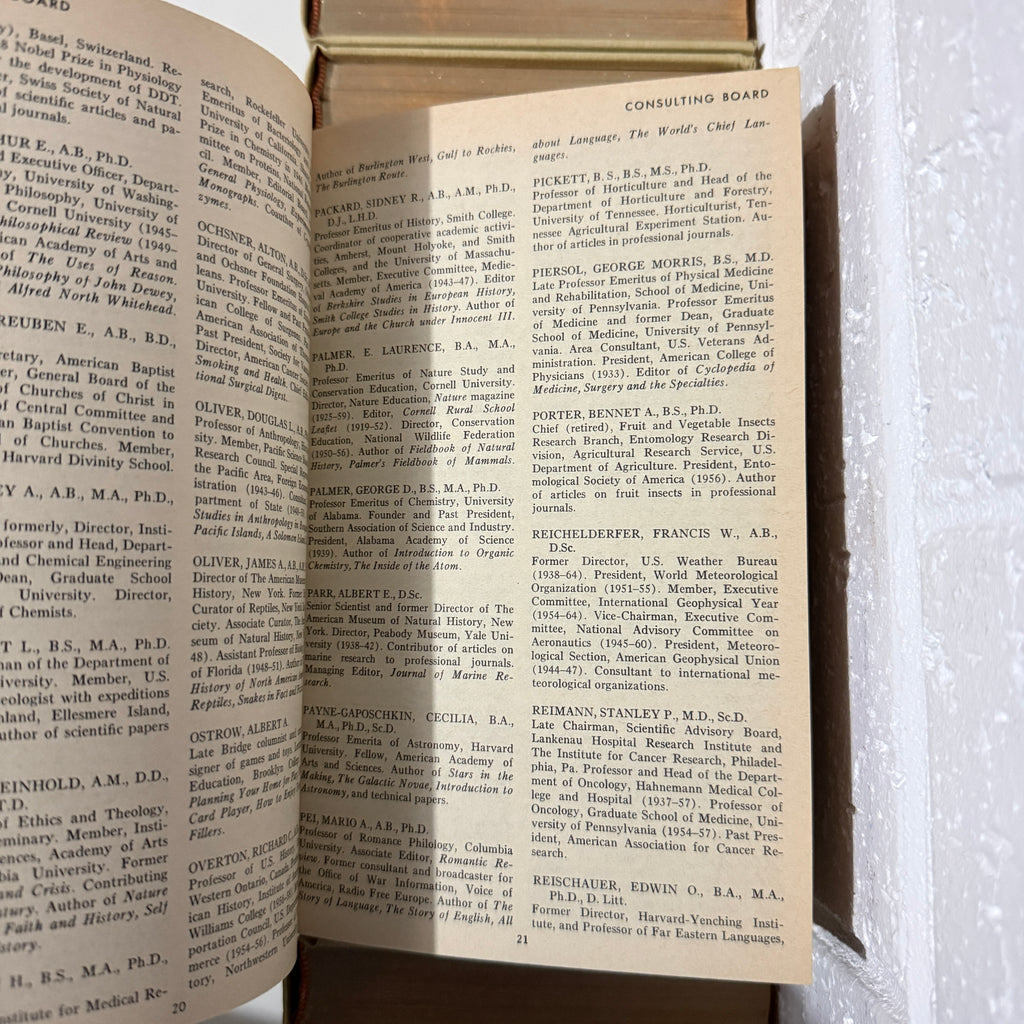 1973 Funk & Wagnall Standard Reference Encyclopedia, 26 x Book Set, Gold Edition, Gold Top