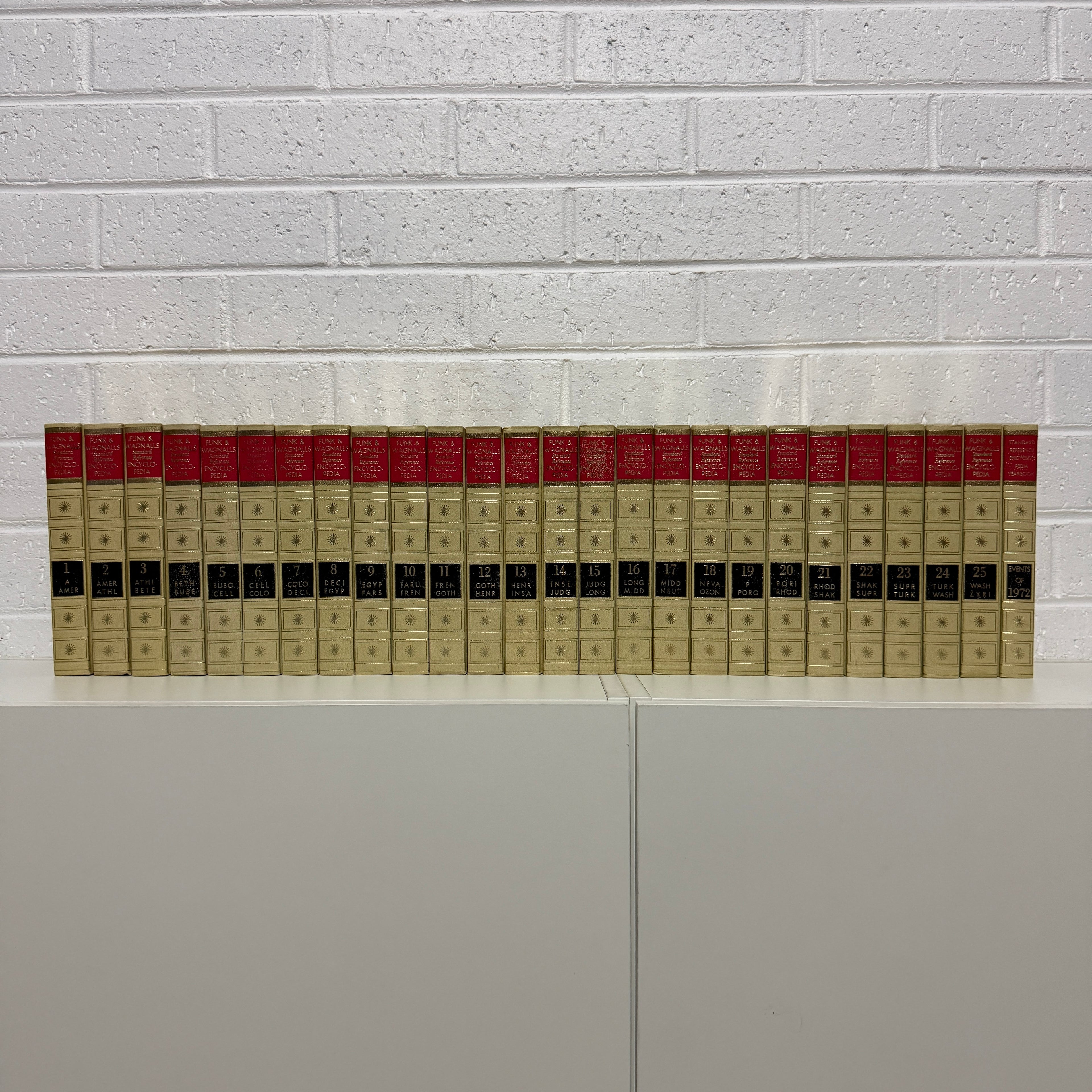 1973 Funk & Wagnall Standard Reference Encyclopedia, 26 x Book Set, Gold Edition, Gold Top