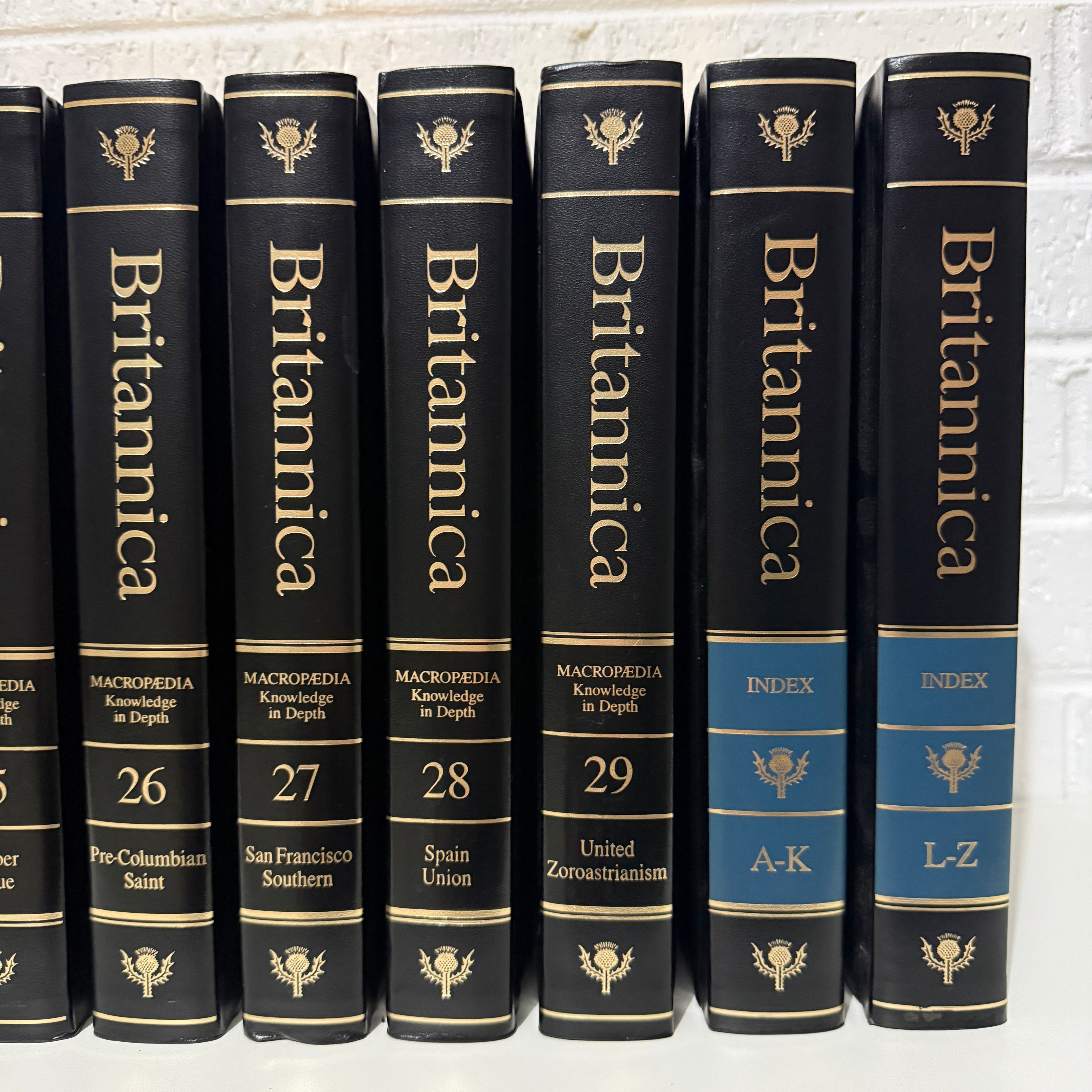 1993 Encyclopaedia Britannica Micropaedia Complete 32 Book Set, Black Edition, Gold Top