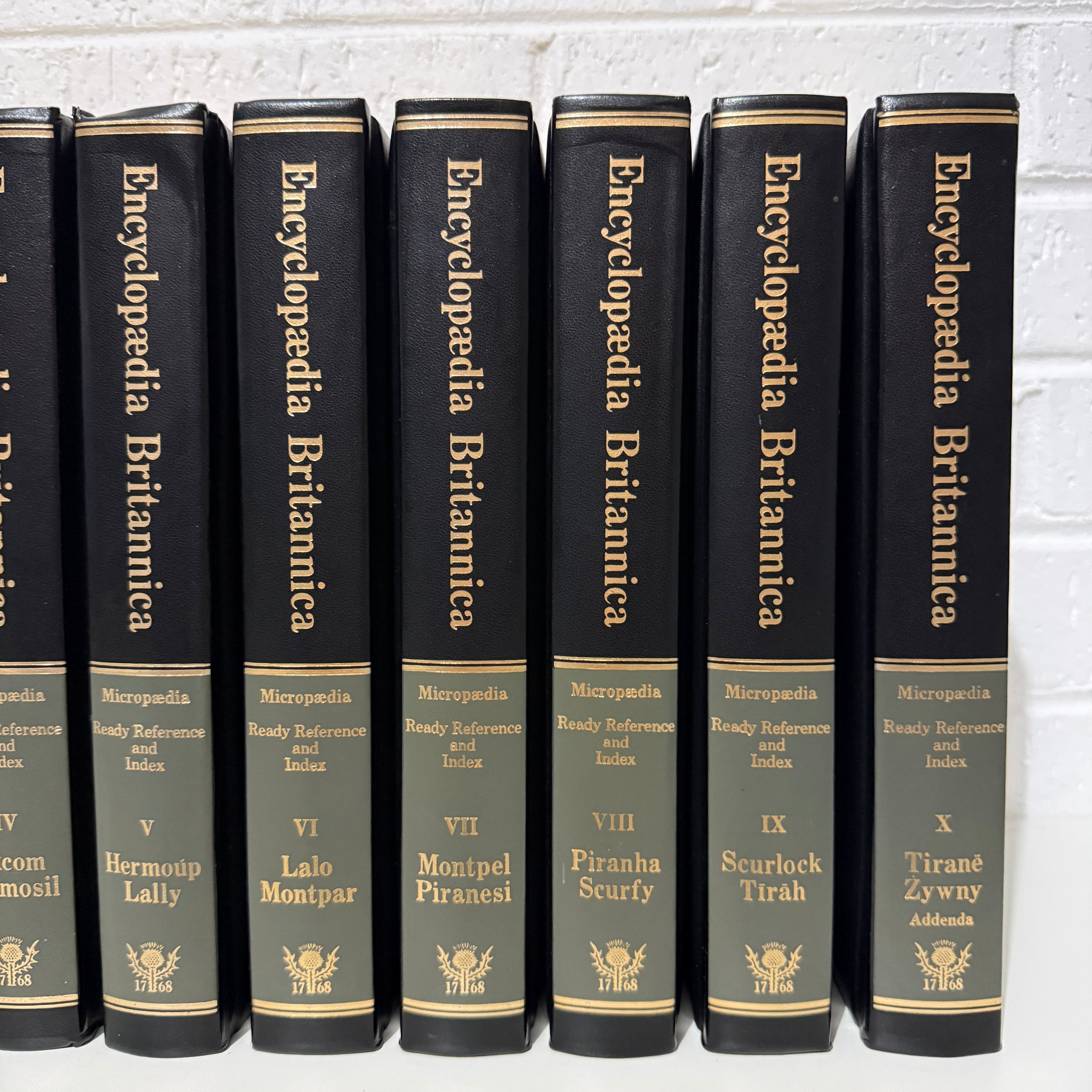 1981 Encyclopaedia Britannica Micropaedia Complete 30 Book set, Black Edition, Gold Top