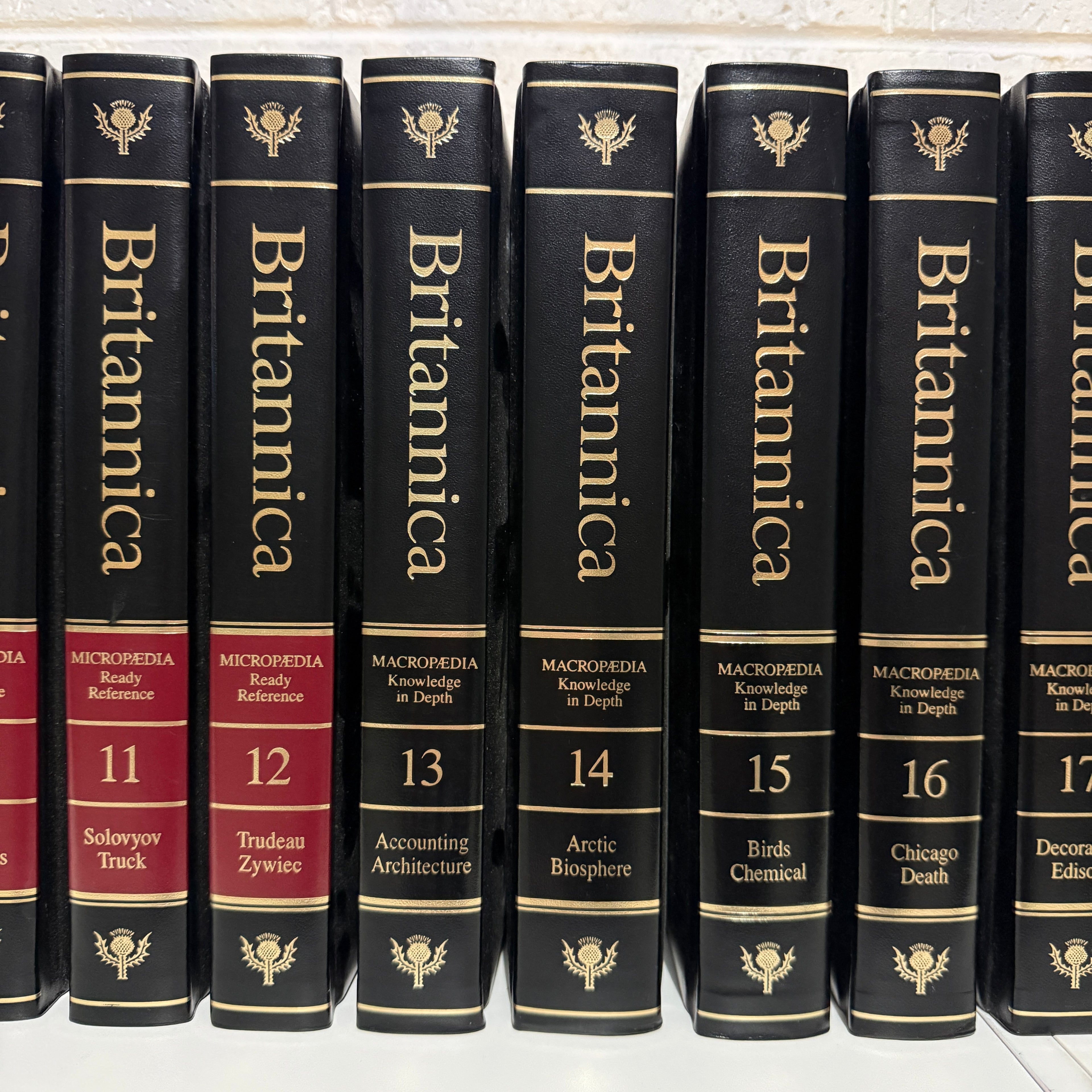 1993 Encyclopaedia Britannica Micropaedia Complete 32 Book Set, Black Edition, Gold Top