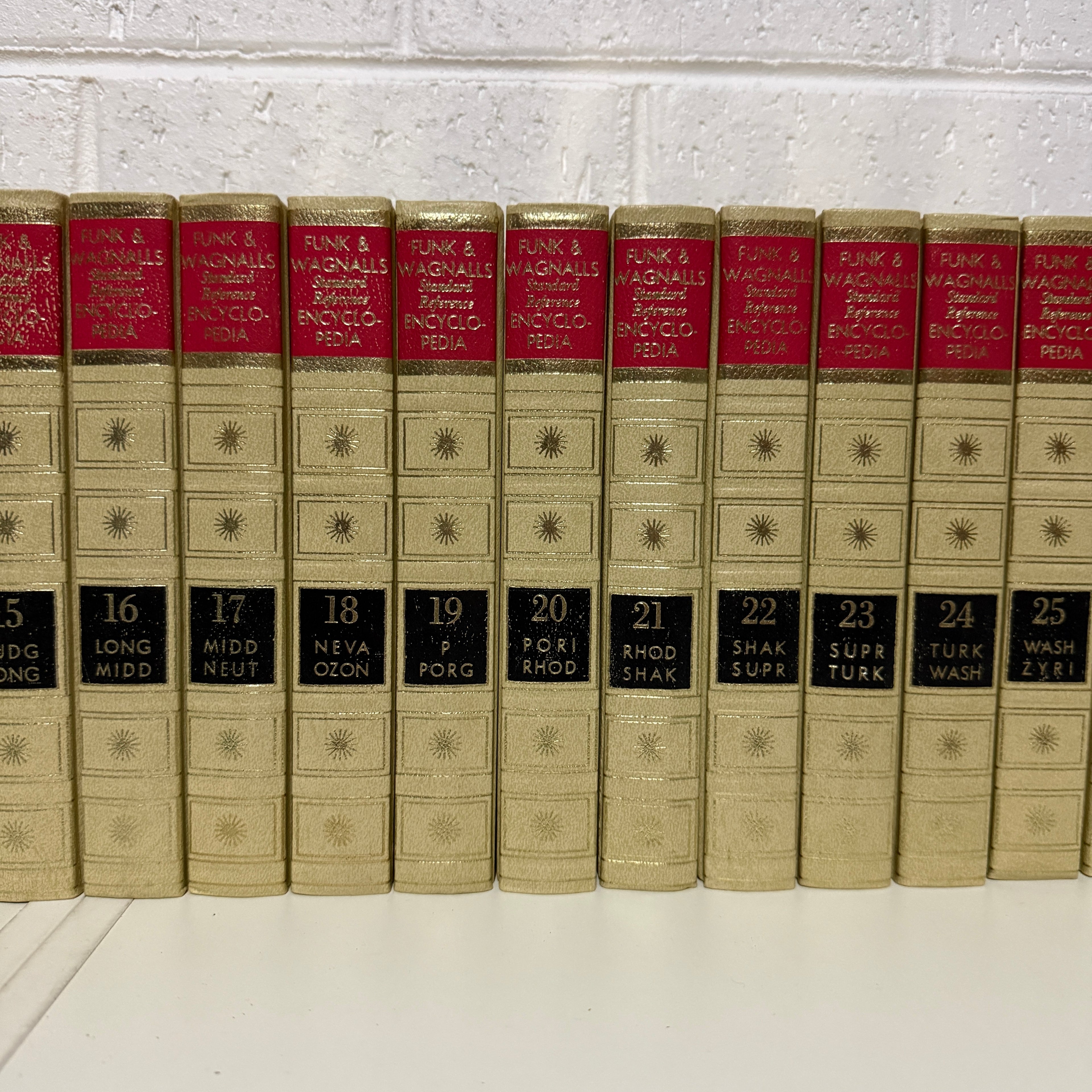 1973 Funk & Wagnall Standard Reference Encyclopedia, 26 x Book Set, Gold Edition, Gold Top