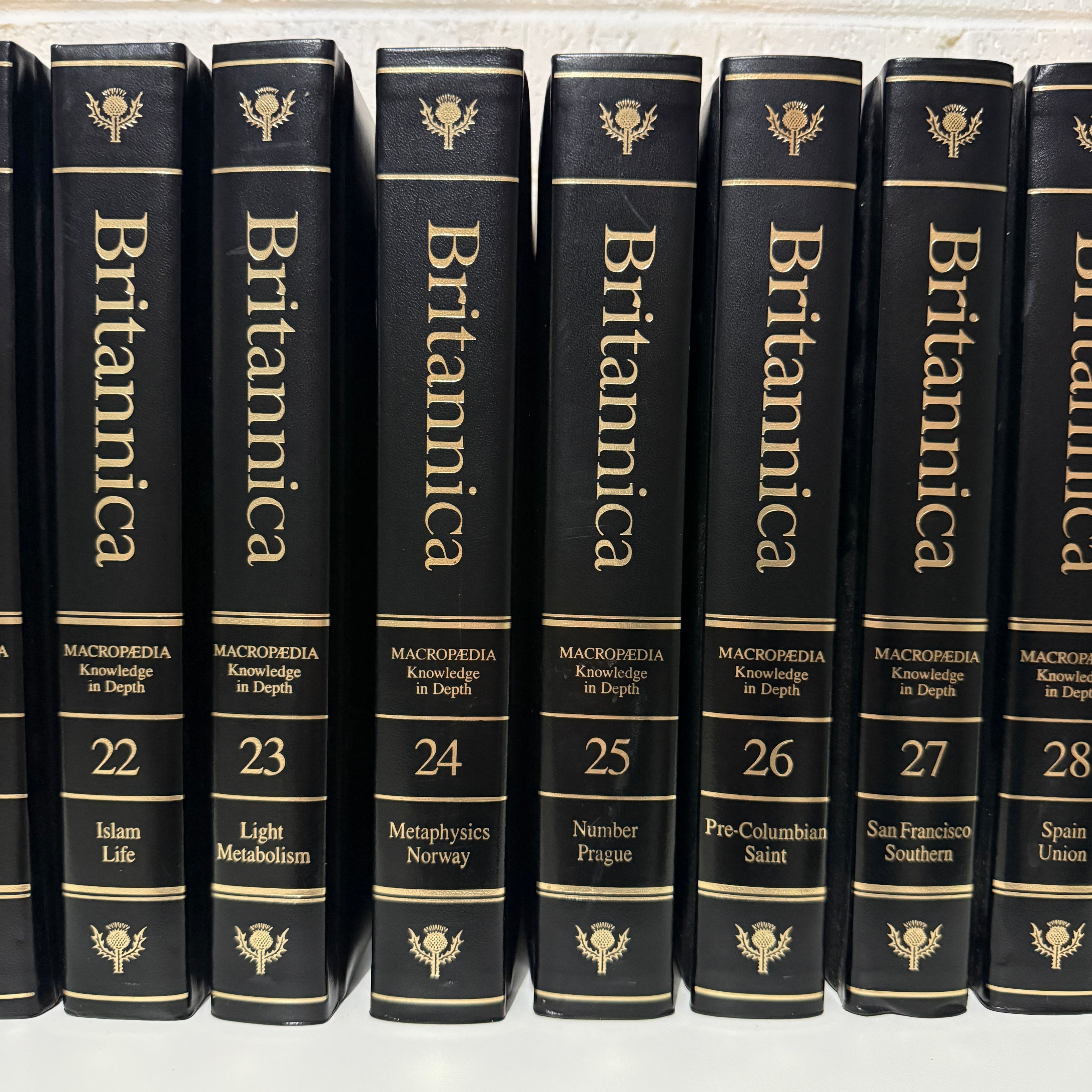 1993 Encyclopaedia Britannica Micropaedia Complete 32 Book Set, Black Edition, Gold Top