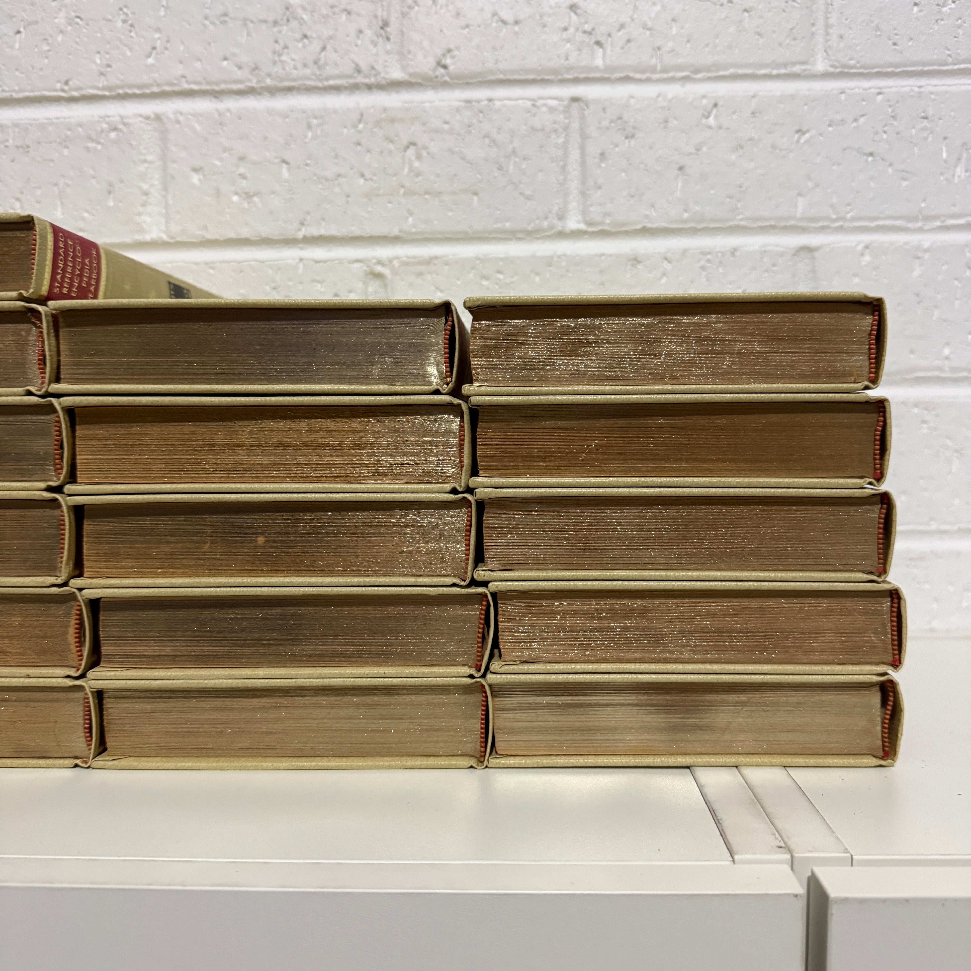 1973 Funk & Wagnall Standard Reference Encyclopedia, 26 x Book Set, Gold Edition, Gold Top