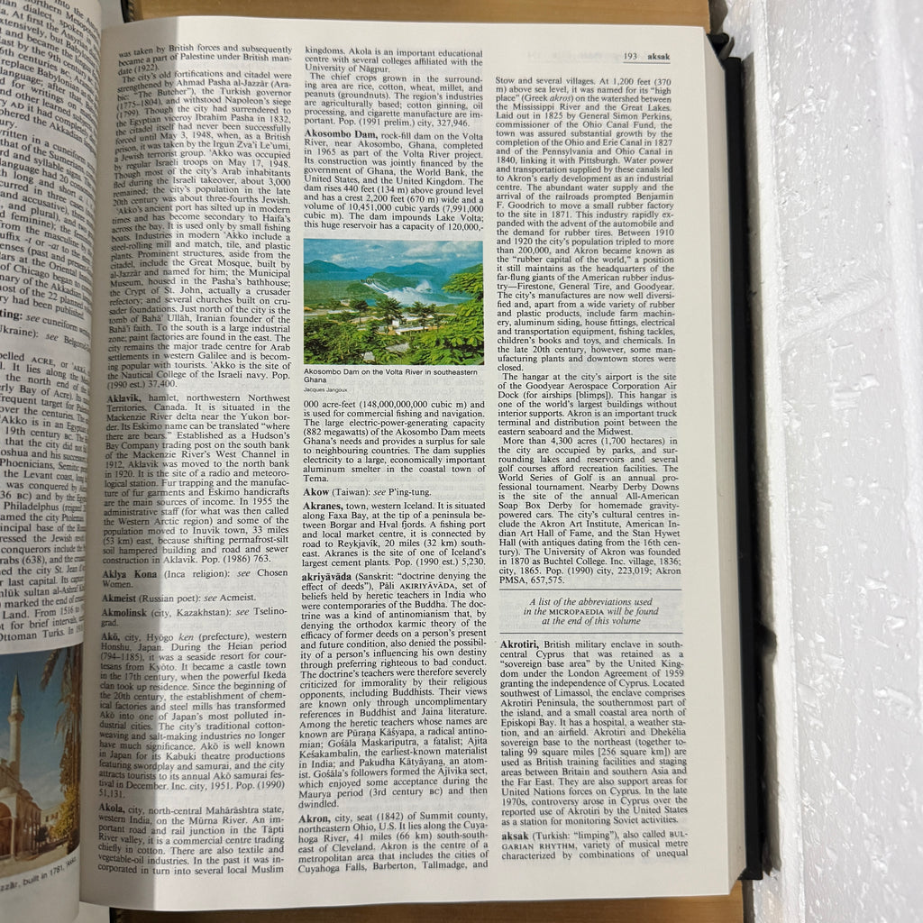 1993 Encyclopaedia Britannica Micropaedia Complete 32 Book Set, Black Edition, Gold Top