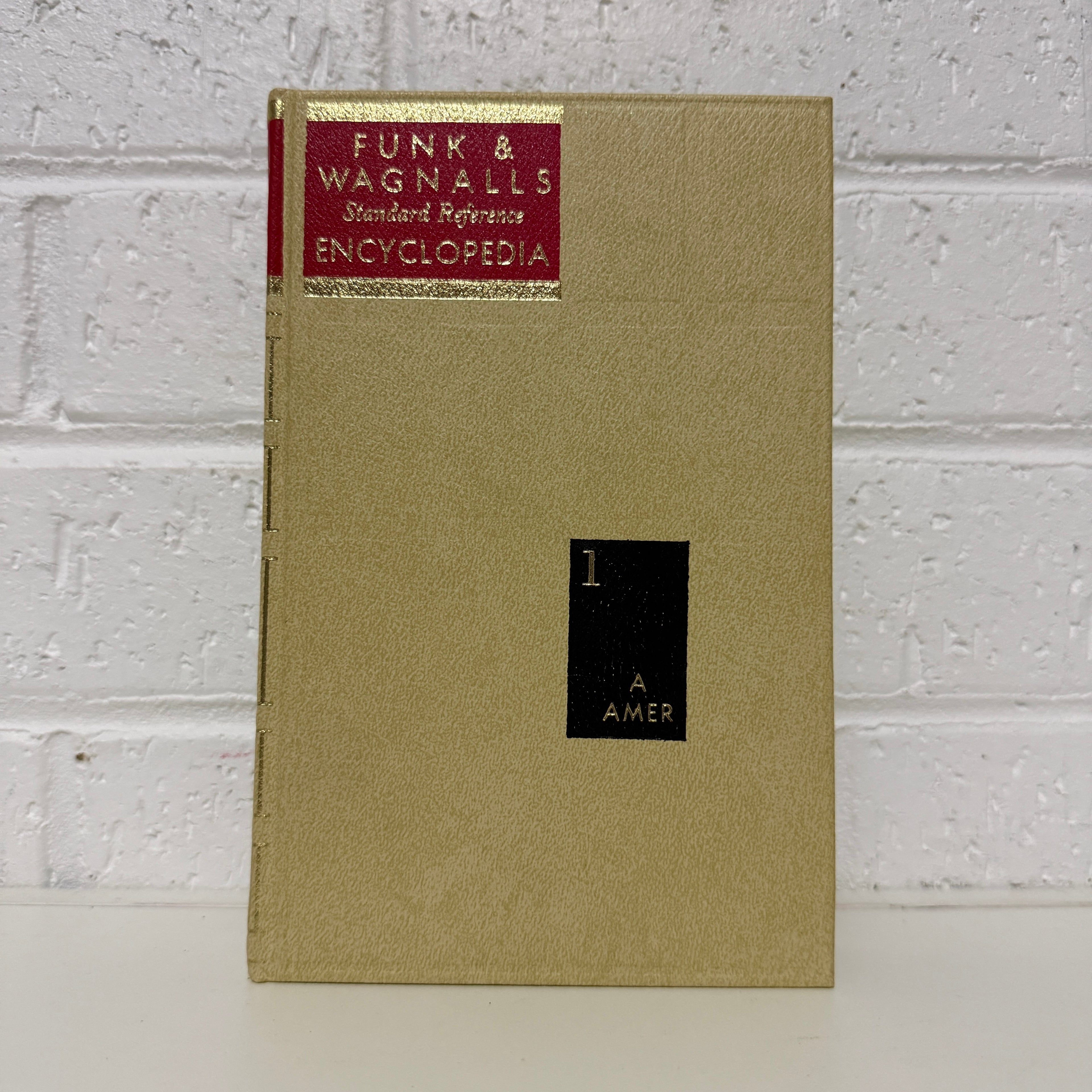 1973 Funk & Wagnall Standard Reference Encyclopedia, 26 x Book Set, Gold Edition, Gold Top