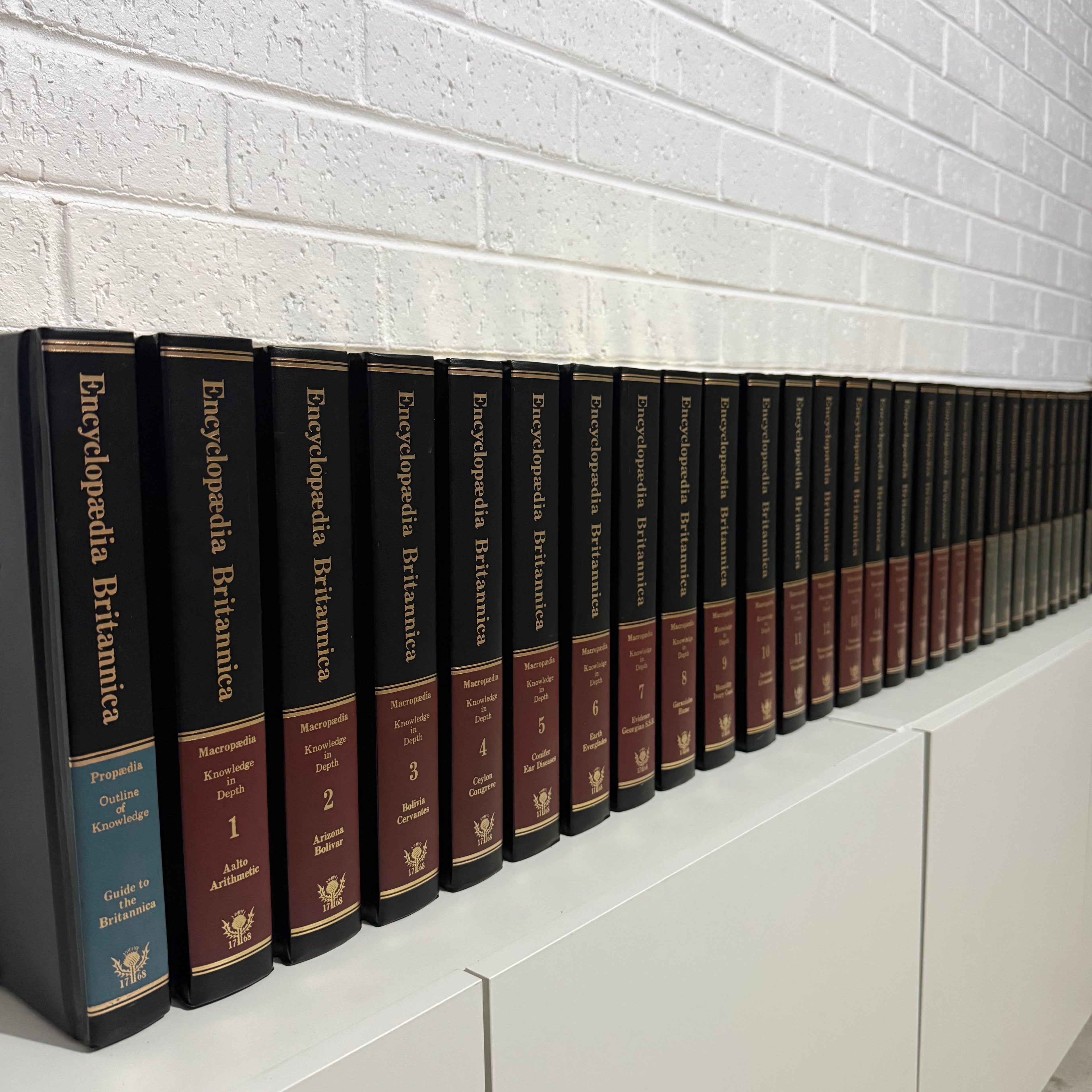 1982 Encyclopaedia Britannica Micropaedia Complete 30 Book set, Black Edition, Gold Top
