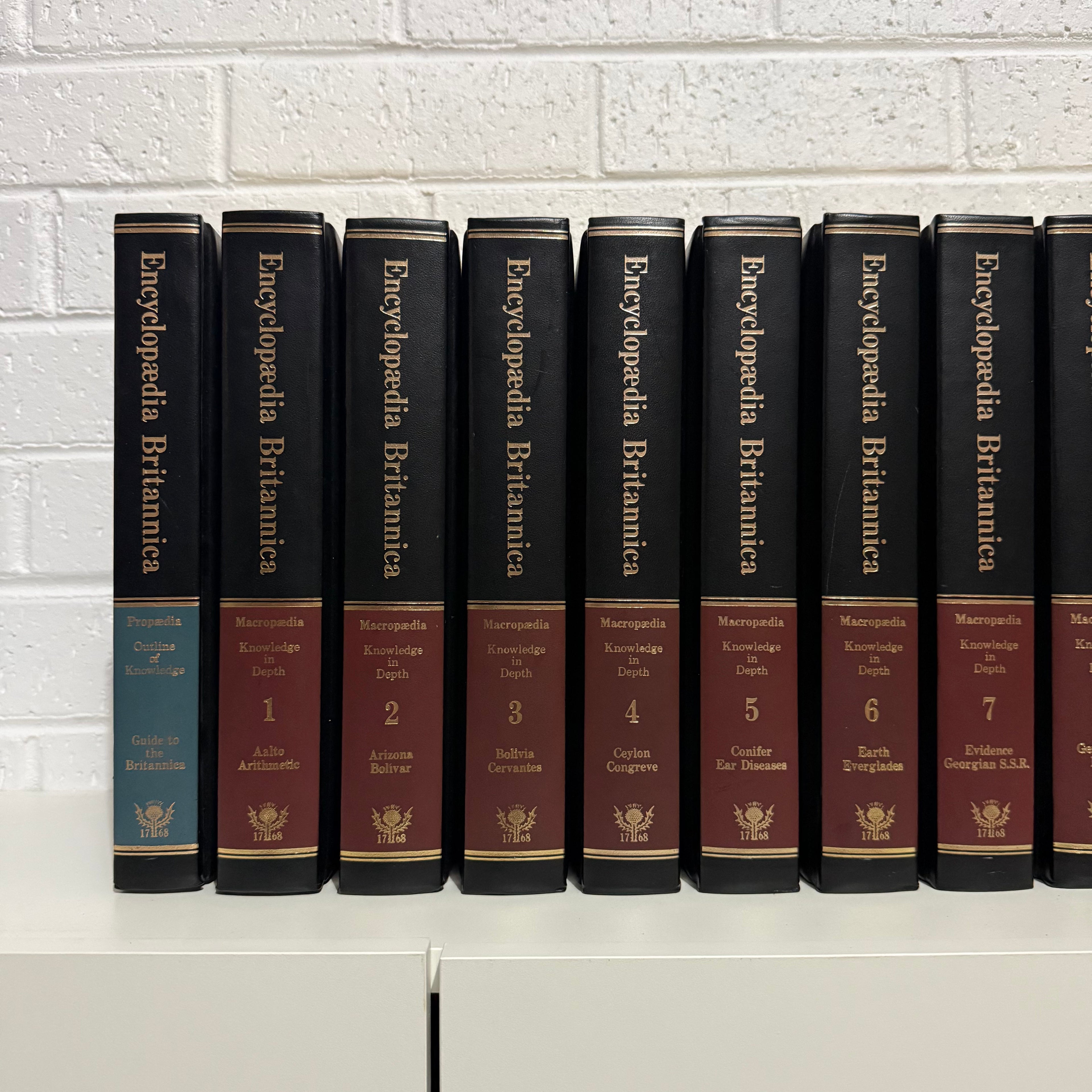 1982 Encyclopaedia Britannica Micropaedia Complete 30 Book set, Black Edition, Gold Top