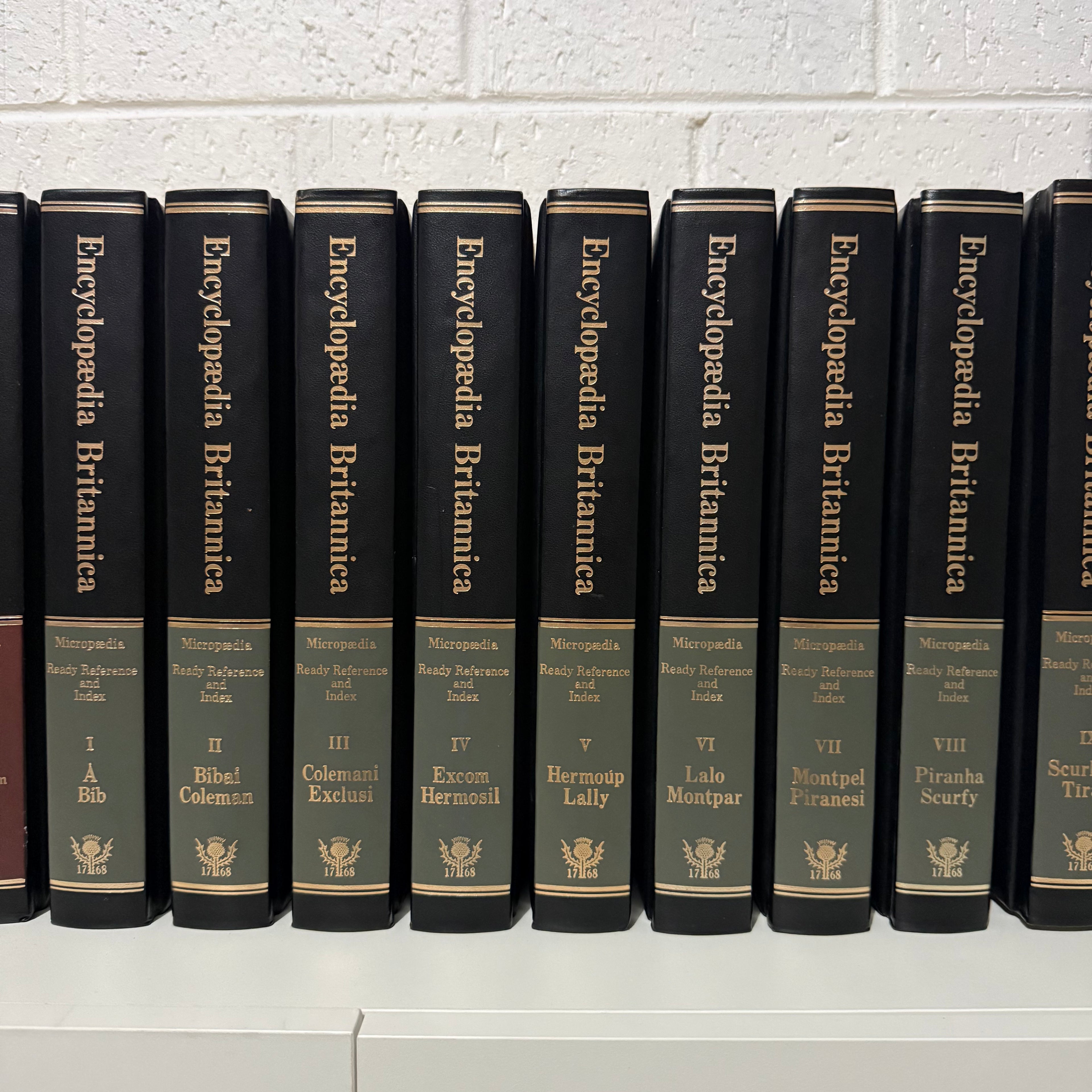 1982 Encyclopaedia Britannica Micropaedia Complete 30 Book set, Black Edition, Gold Top