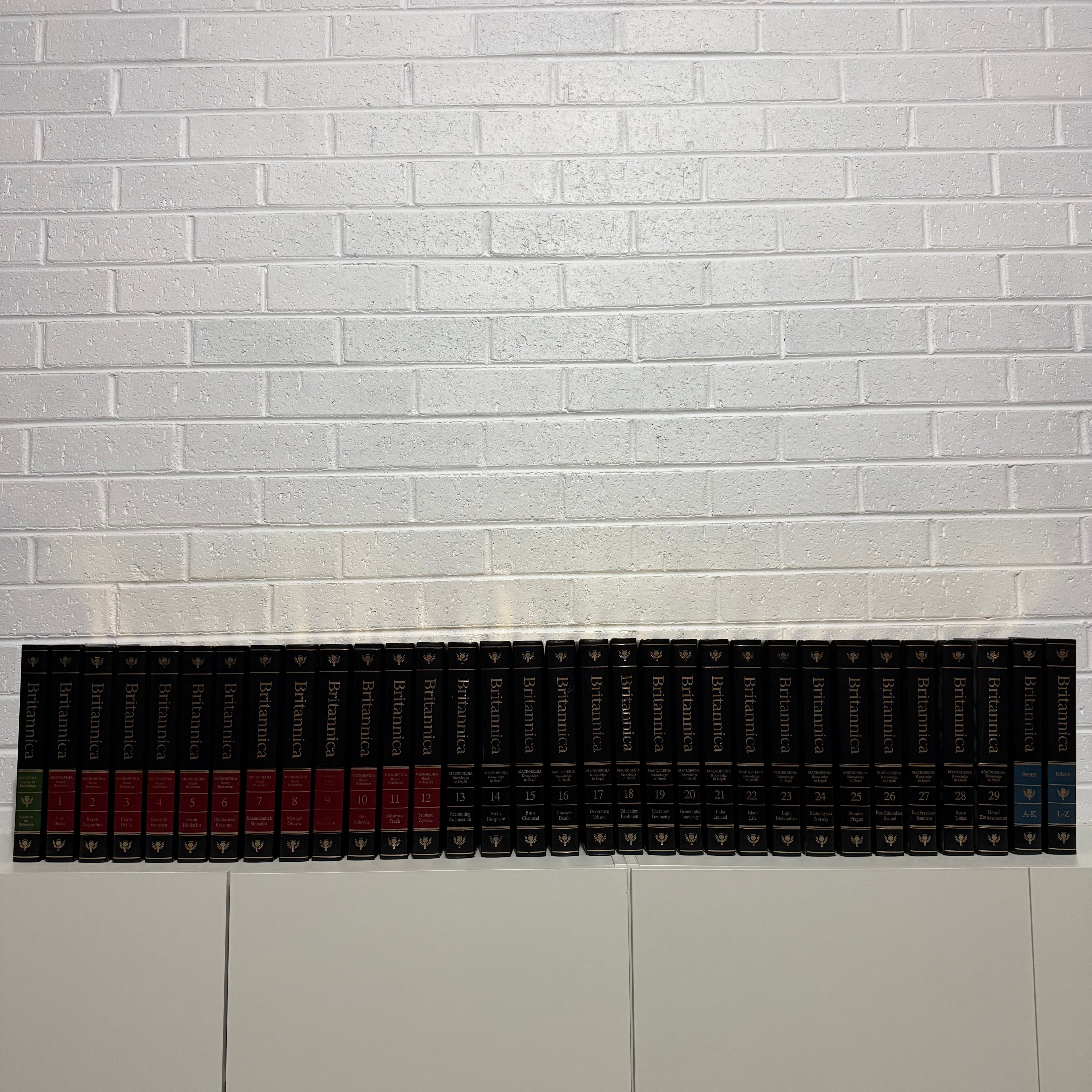 1991 Encyclopaedia Britannica Micropaedia Complete 32 Book Set, Black Edition, Gold Top
