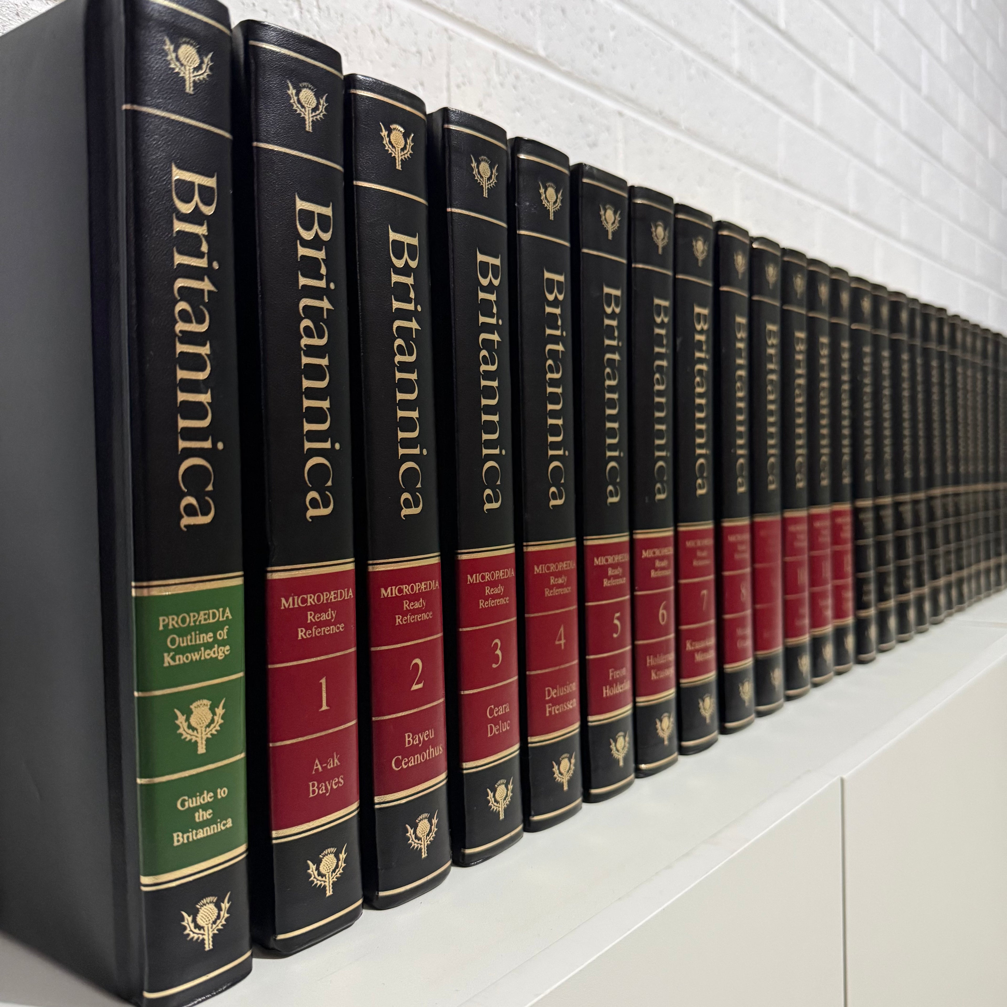 1991 Encyclopaedia Britannica Micropaedia Complete 32 Book Set, Black Edition, Gold Top