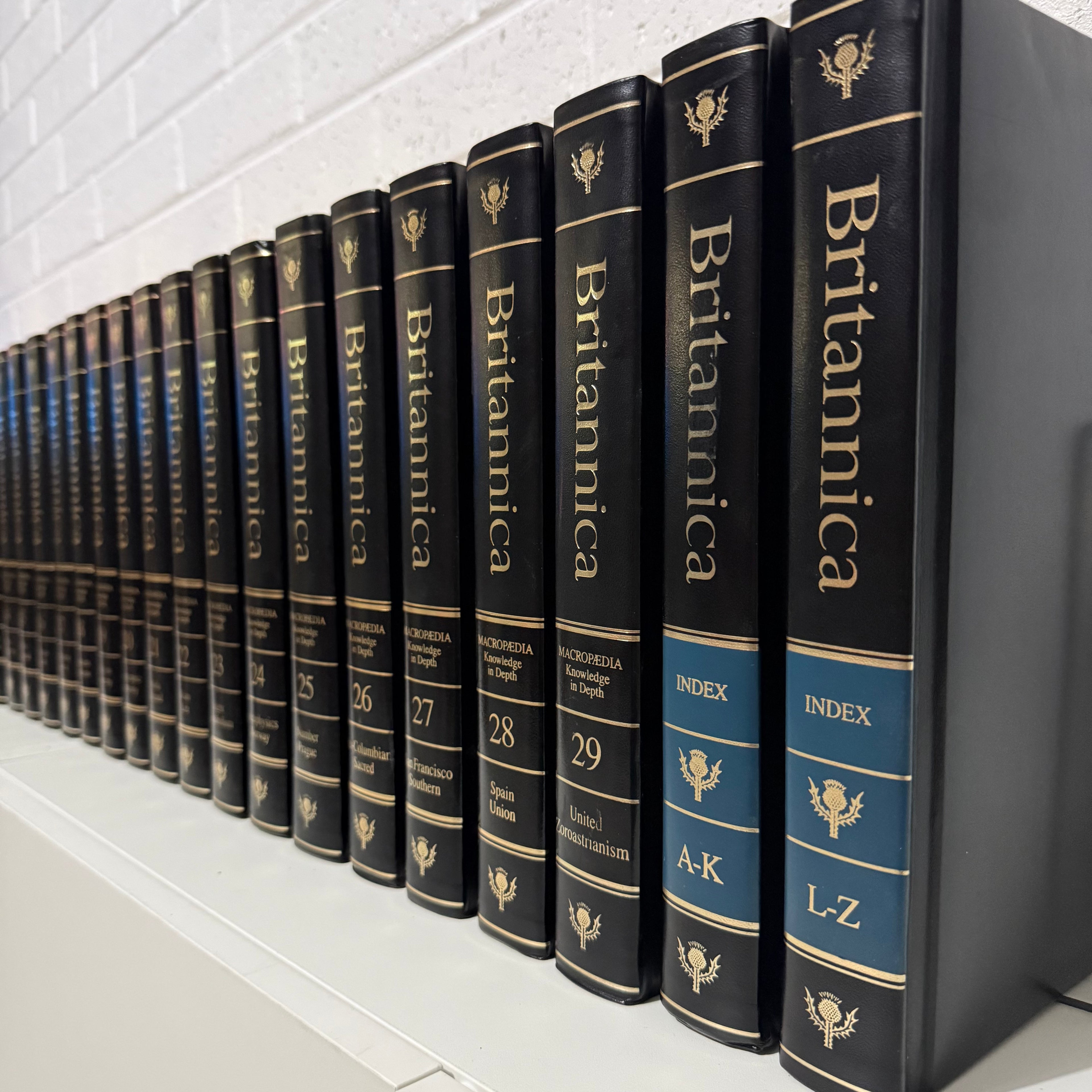 1991 Encyclopaedia Britannica Micropaedia Complete 32 Book Set, Black Edition, Gold Top