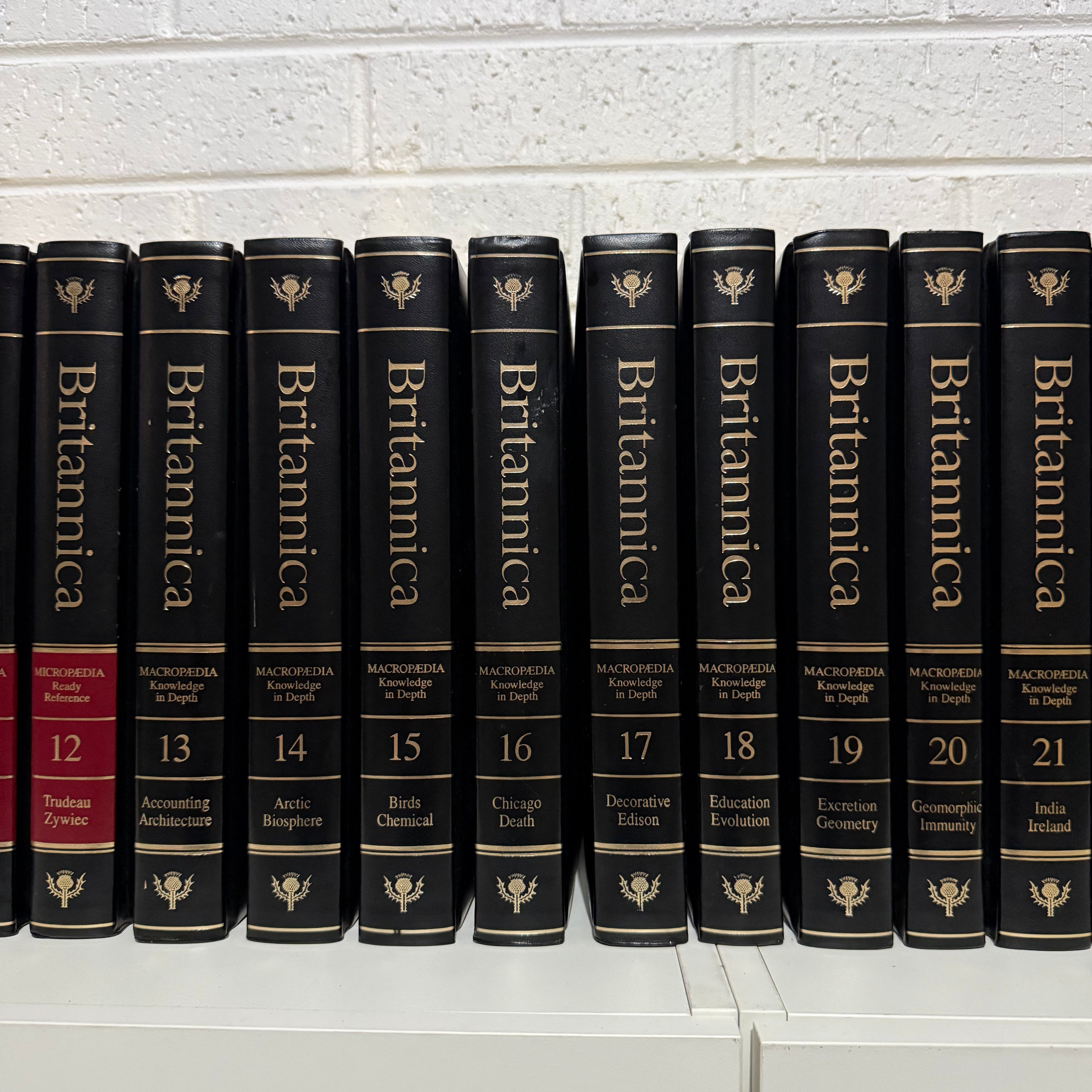 1991 Encyclopaedia Britannica Micropaedia Complete 32 Book Set, Black Edition, Gold Top