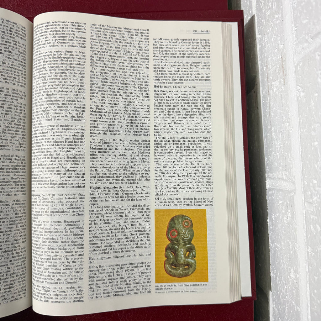 1990 Encyclopaedia Britannica Micropaedia Complete 32 Book Set, Red Edition