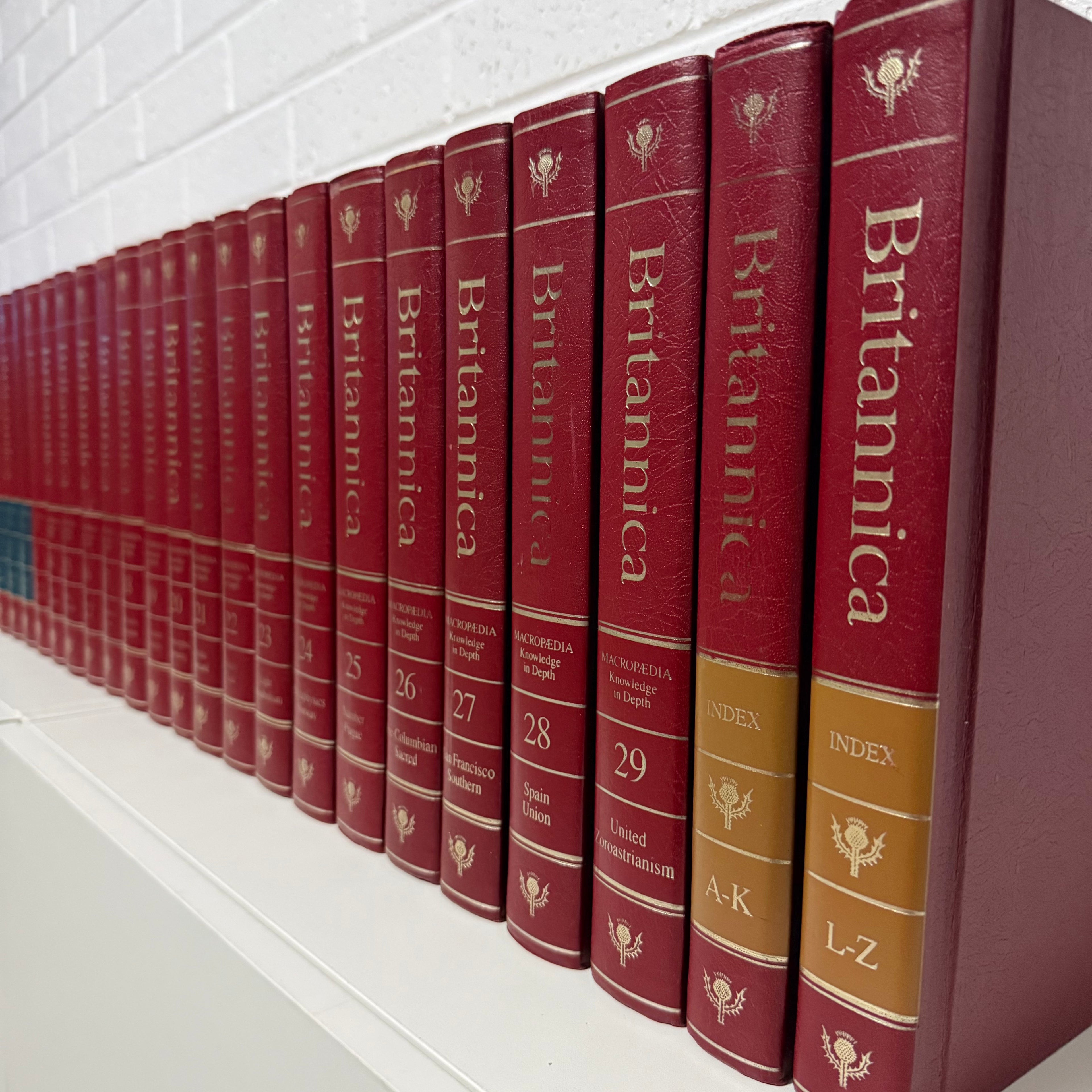 1989 Encyclopaedia Britannica Micropaedia Complete 32 Book Set, Red Edition