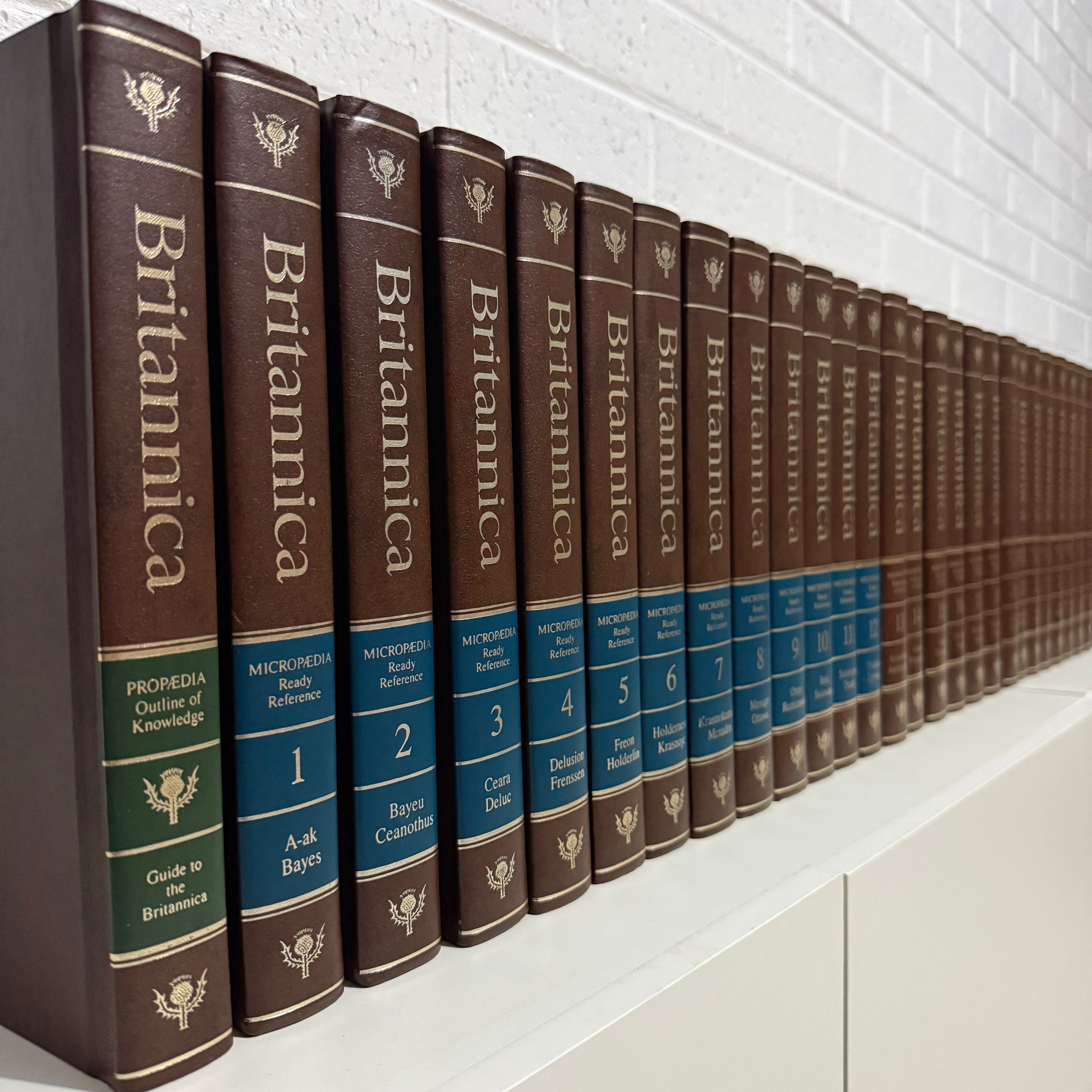 1988 Encyclopaedia Britannica Micropaedia Complete 32 Book Set, Brown Edition