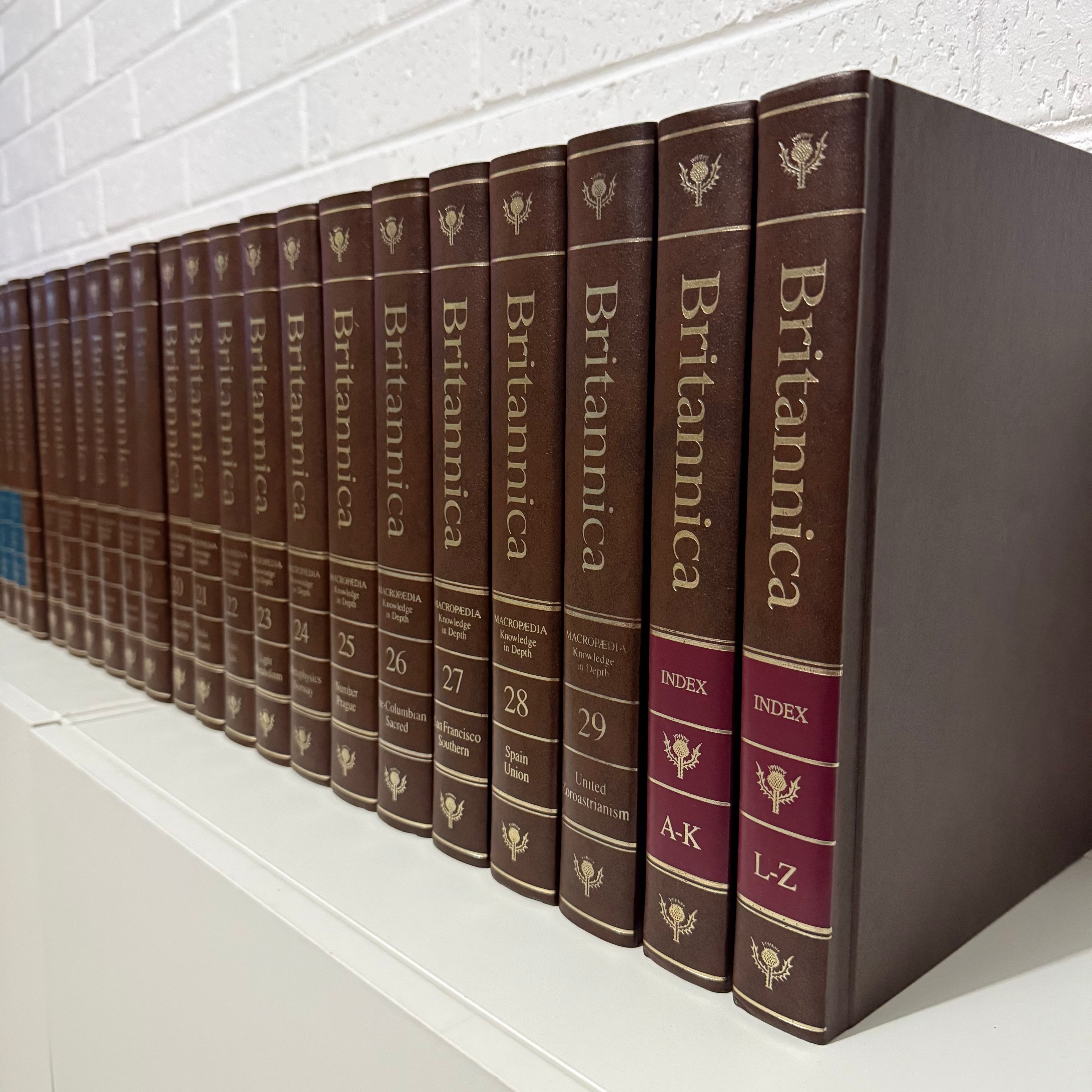 1988 Encyclopaedia Britannica Micropaedia Complete 32 Book Set, Brown Edition